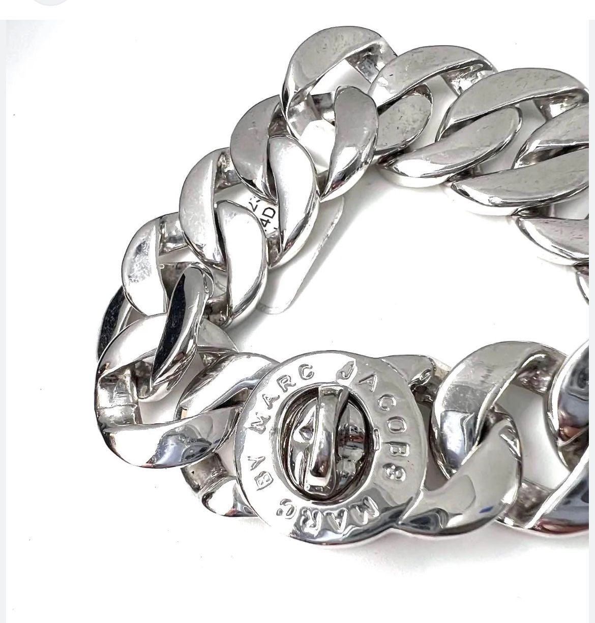 Marc Jacobs - TURNLOCK NECKLACE